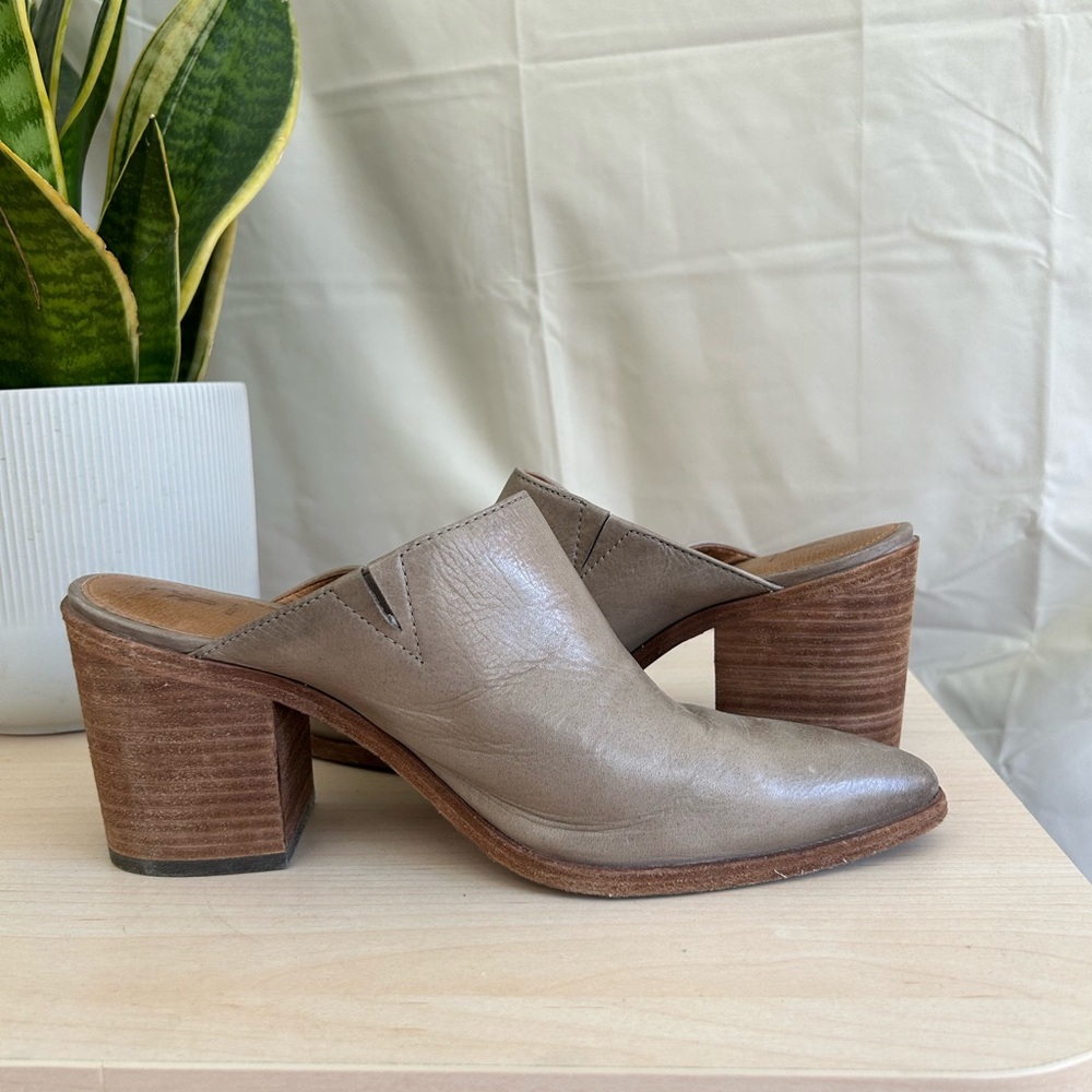 NWOT Frye Gray Pointed Leather Mules - Picture 2 of 6